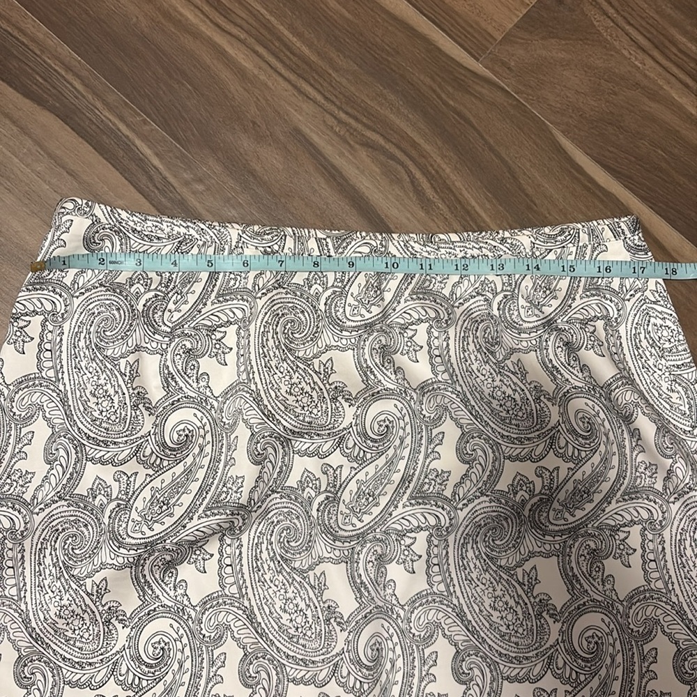EUC Brooks Brothers White and Gray Knee-Length Pencil Skirt - Picture 6 of 6